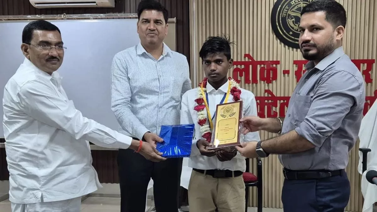 Success Story : ‍हाईस्कूल पास कर गांव के पहले अनमोल रतन बने रामकेवल, मां के प्रयास से हुआ दाखिला