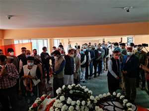 शिमला स्थित भाजपा मुख्यालय दीपकमल में नरेंद्र बरागटा के पार्थिव शरीर को श्रद्धांजलि दी गई। जागरण