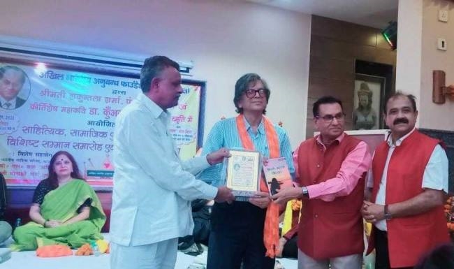 वातावरण को साहित्य की सुगंध से किया सराबोर