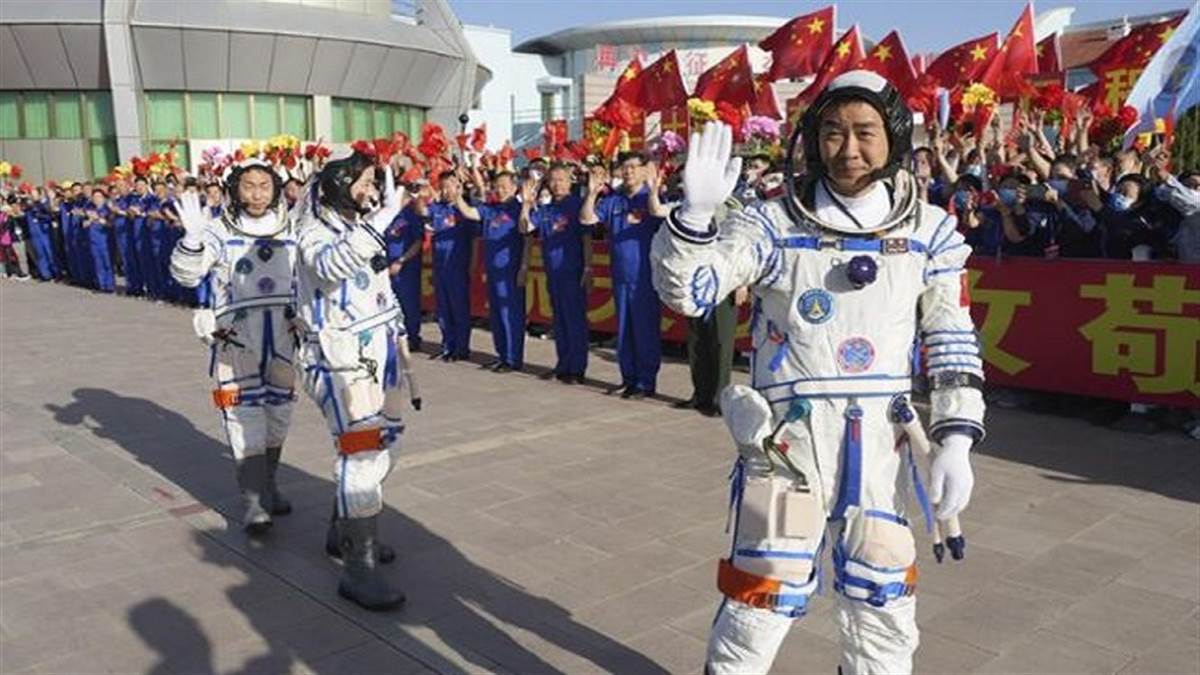 China Space Mission: चीन ने तीन सदस्यीय दल को भेजा स्पेस स्टेशन, इस खास काम को पूरा करने की दी जिम्मेदारी