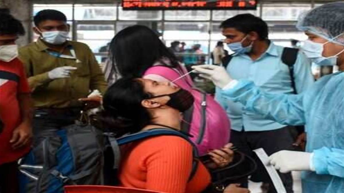 केरल और महाराष्ट्र में कोरोना संक्रमण के बढ़ते मामलों ने चिंता बढ़ा दी है। (प्रतीकात्मक तस्वीर)