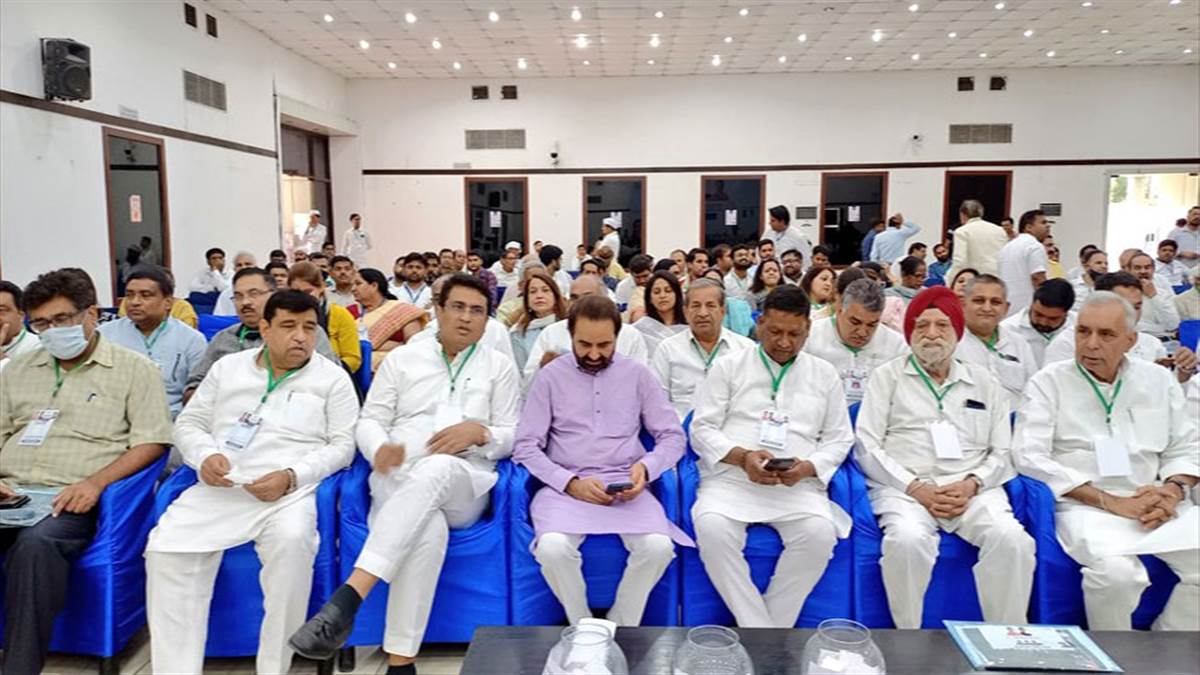 दिल्ली कांग्रेस ने वरिष्ठ पार्टी नेता राहुल गांधी को कांग्रेस अध्यक्ष बनाने का प्रस्ताव पारित किया है।