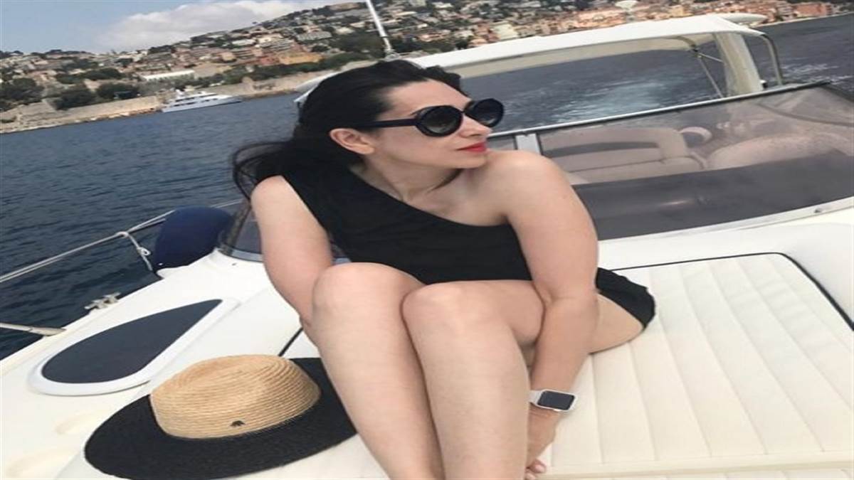 Karisma Kapoor shared a bold picture from pool. photo source @therealkarismakapoor instagram.