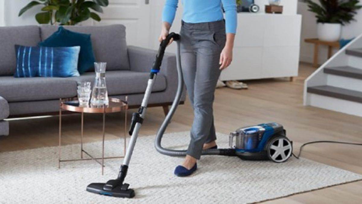 कामवाली बाई का खर्चा क्यों बढ़ाना? ये Vacuum Cleaner हैं न !! खुद ही कर देंगे झाड़ू-पोछा, चमक उठेगा पूरा घर