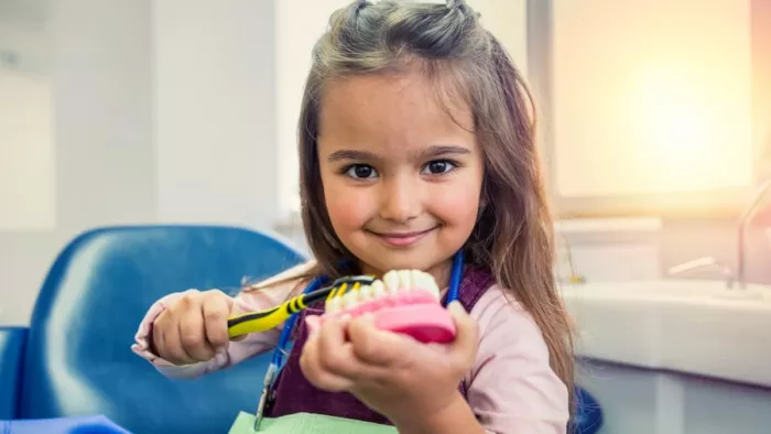 Children's Dental care: बच्चों के दांतों की ऐसे करें केयर