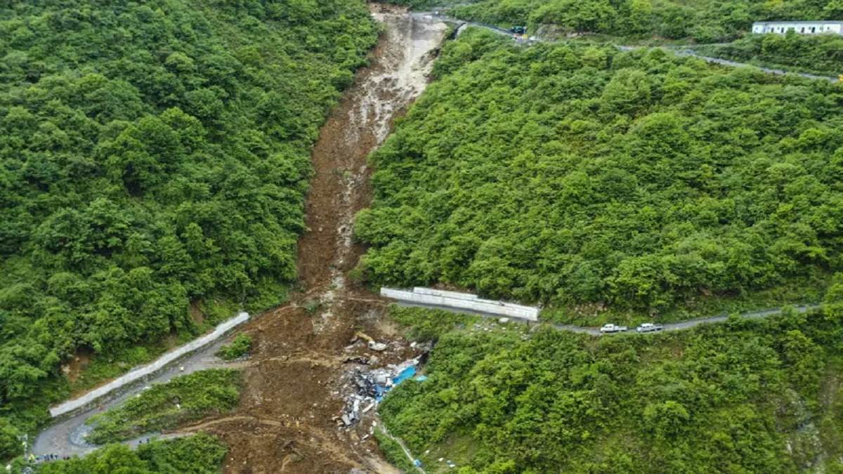 https://www.jagranimages.com/images/newimg/05062023/05_06_2023-china_landslide_23432648.jpg