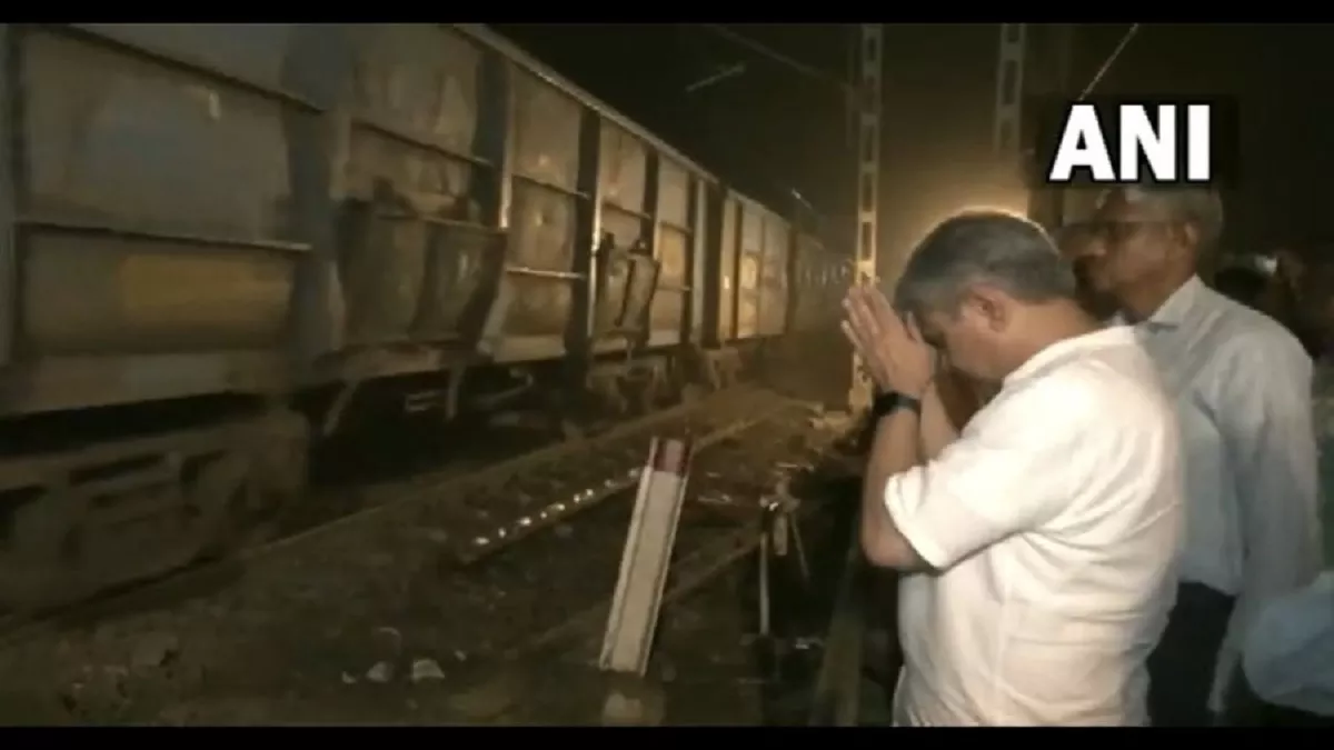 ओडिशा रेल हादसे के 51 घंटे बाद दुर्घटना प्रभावित रूट पर ट्रेनों ने पकड़ी रफ्तार, रेल मंत्री हुए भावुक