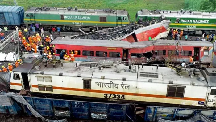 भारत के पूर्व रेलमंत्रियों-नीतीश कुमार, ममता बनर्जी और लालू प्रसाद यादव के कार्यकाल की रेल दुर्घटनाओं का रिपोर्ट कार्ड।