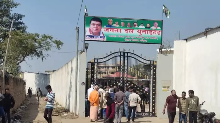 फरवरी 2023 में राधाचरण सेठ के ठिकानों पर इनकम टैक्स की छापामारी के दौरान की तस्वीर। जागरण