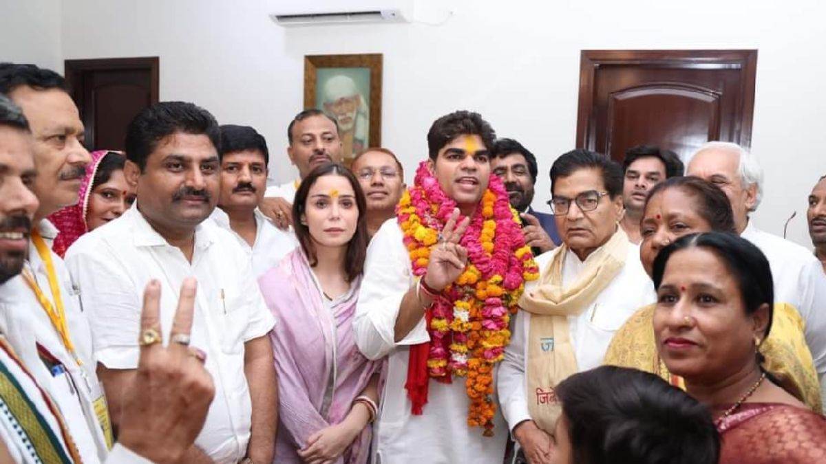 https://www.jagranimages.com/images/newimg/05062024/05_06_2024-akshya_yadav_firozabad_mp_23732450.jpg