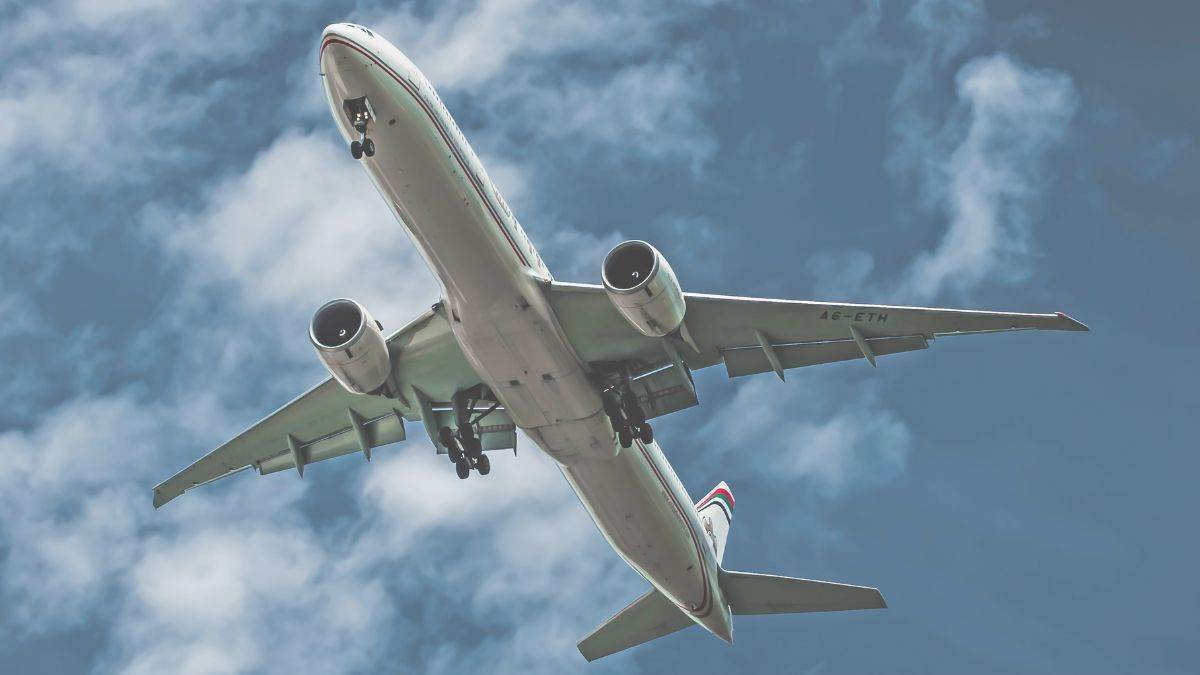 https://www.jagranimages.com/images/newimg/05062024/05_06_2024-flight__23733001.jpg