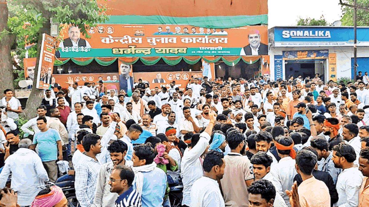 sp flag win nine seats bjp only two on lok sabha election in purvanchal