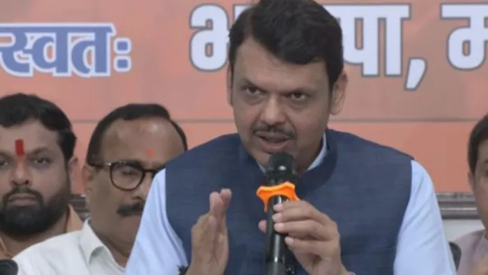 महाराष्ट्र के उपमुख्यमंत्री देवेंद्र फडणवीस (फाइल फोटो)