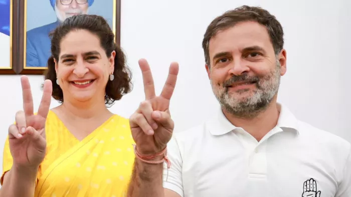 लोकसभा में जीत के बाद राहुल और प्रियंका गांधी। एएनआई