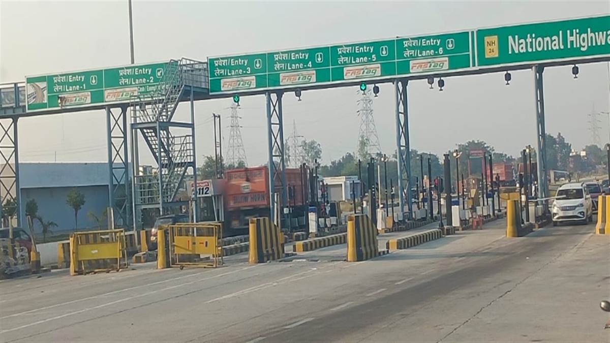 ghazipur overload vehicle toll scam at varanasi toll plaza