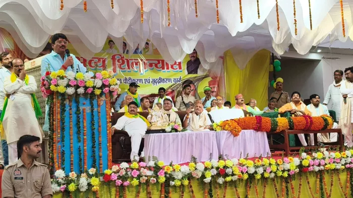 कुंडा में आयोजित शिलान्यास कार्यक्रम में बोलते जनसत्तादल लोकतांत्रिक पार्टी के राष्ट्रीय अध्यक्ष रघुराज प्रताप सिंह राजा भैया- जागरण