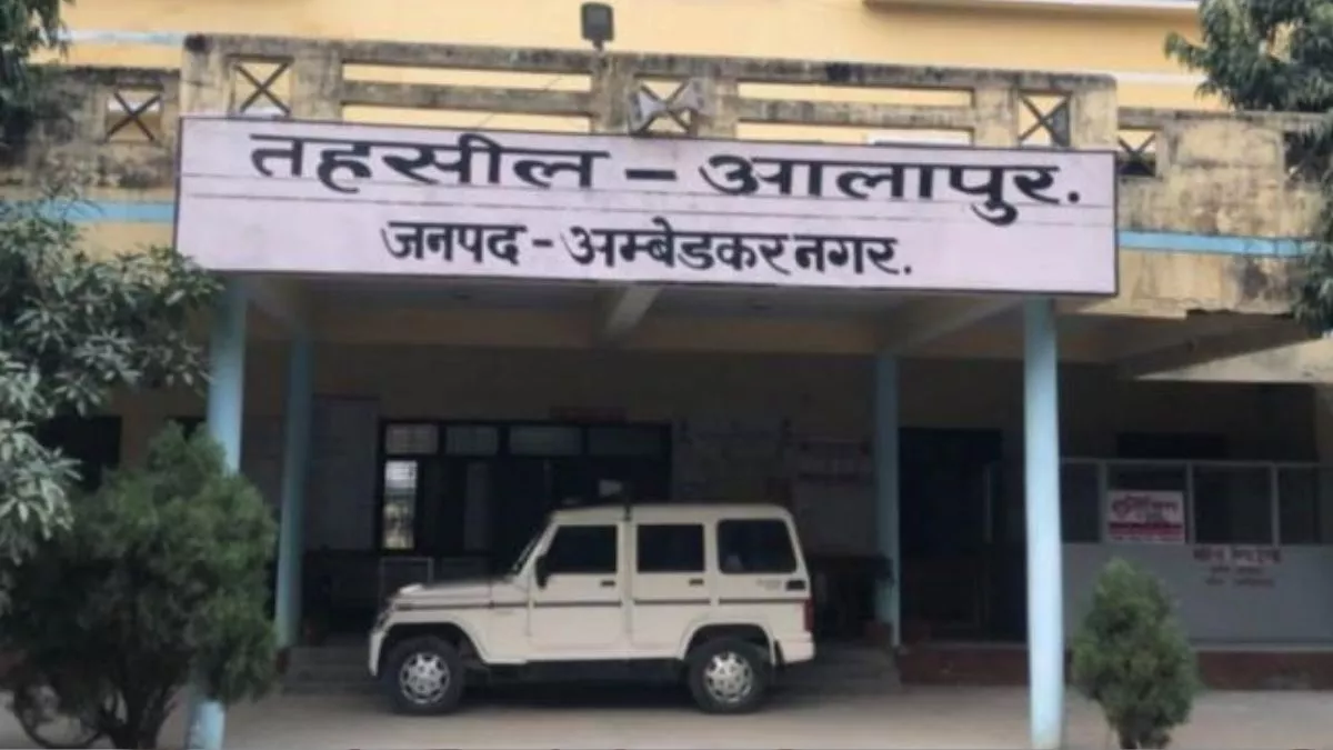 यूपी के अंबेडकरनगर में बने 25 मदरसों पर लटकी कार्रवाई की तलवार, प्रशासन ने जारी क‍िया नोट‍िस