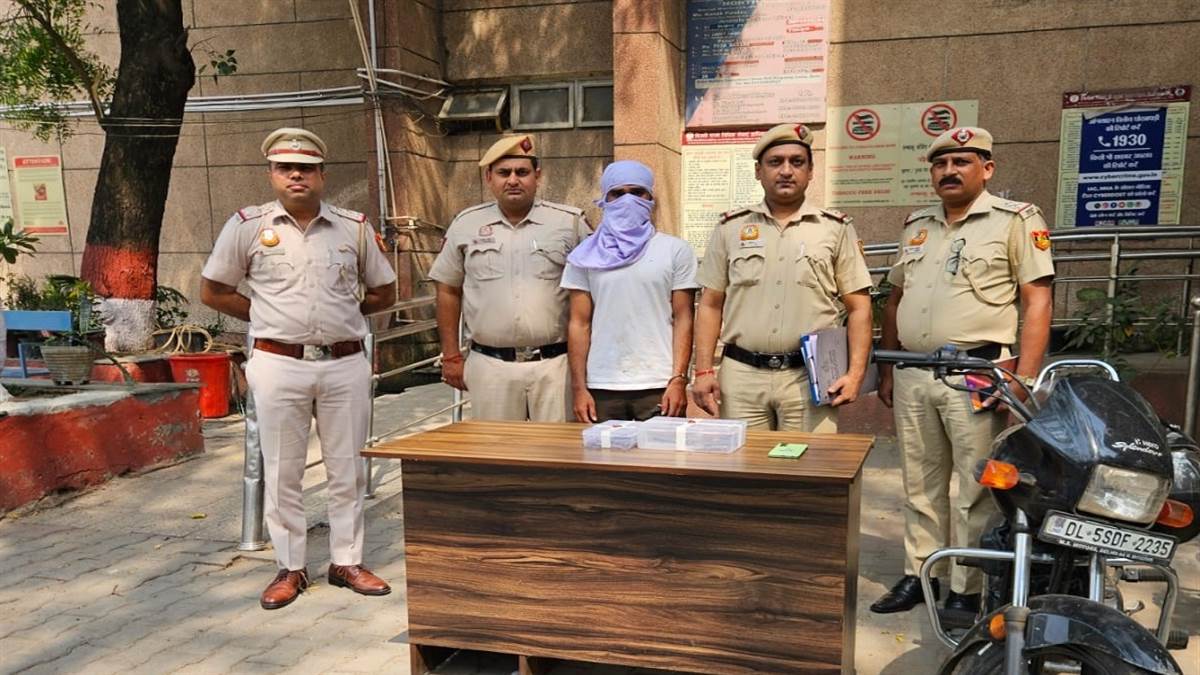 ncr delhi police arrests ssc aspirant for robbing uber drivers