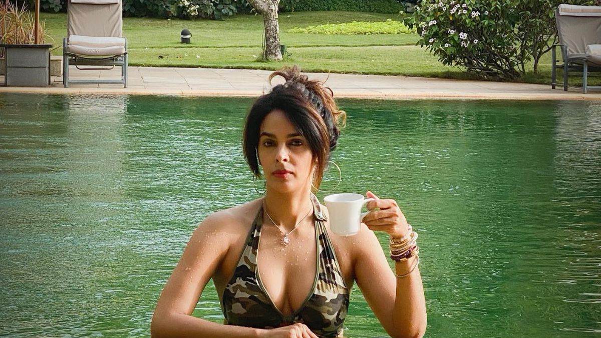 https://www.jagranimages.com/images/newimg/05062025/05_06_2025-mallika_sherawat_hot_23956407.jpg