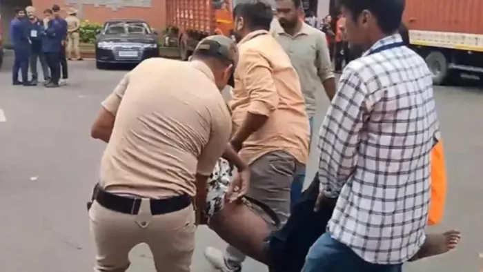आरसीबी की जीत के जश्न के दौरान मची थी भगदड़