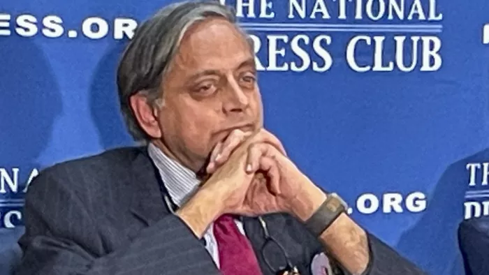 शशि थरूर ने अमेरिका में पाकिस्तान को आतंकवाद के मुद्दे पर घेरा। (फोटो- पीटीआई)