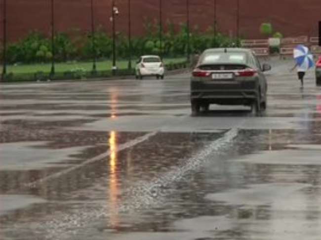 Weather Update: दिल्ली से लेकर महाराष्ट्र में मुसलाधार बारिश, जानें- अन्य राज्यों का हाल