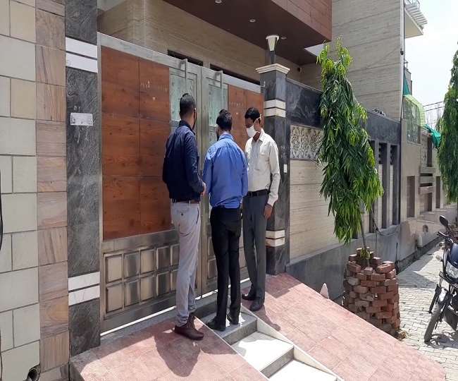 Gomti River Front Scam Case Lucknow CBI Team Raid at home of contractor  puneet agrawal in Etawah