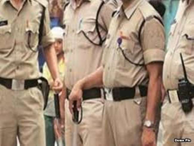 मंडी पुलिस ने बिरोजे के 400 टीन पकड़े हैं।