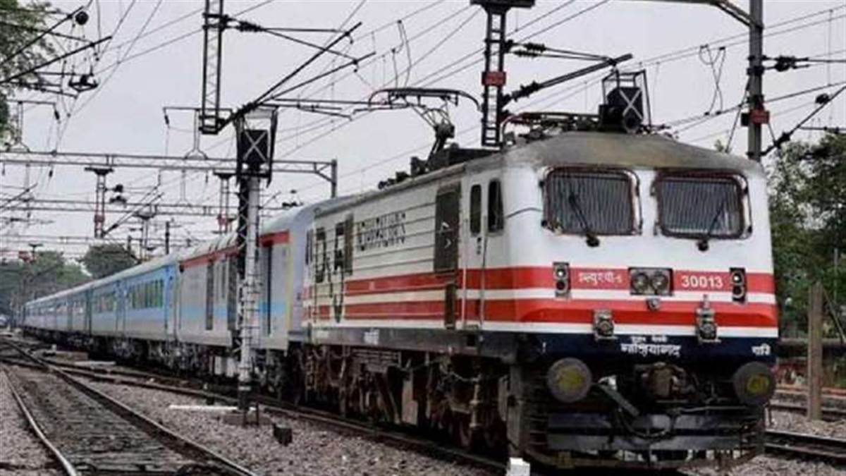 Indian Railway Tourism: पर्यटन के लिए रेलवे यात्रियों को दे रहा इस टिकट पर 40 फीसदी कम किराये की सुविधा