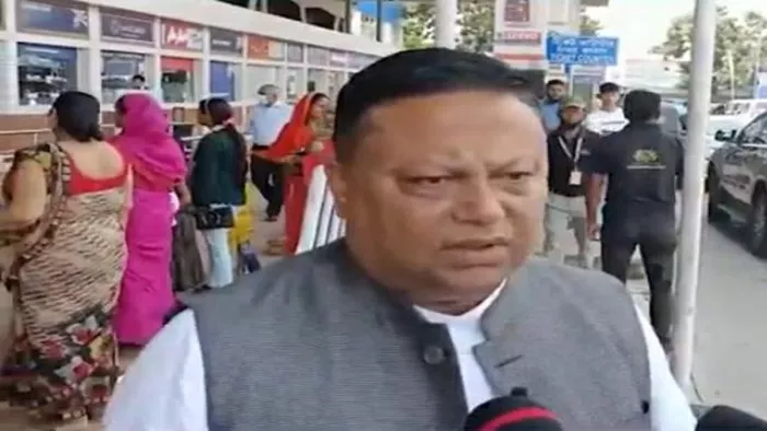 भारतीय गोरखा प्रजातांत्रिक मोर्चा के अध्यक्ष अनित थापा मीडिया से बात करते हुए। जागरण फोटो।
