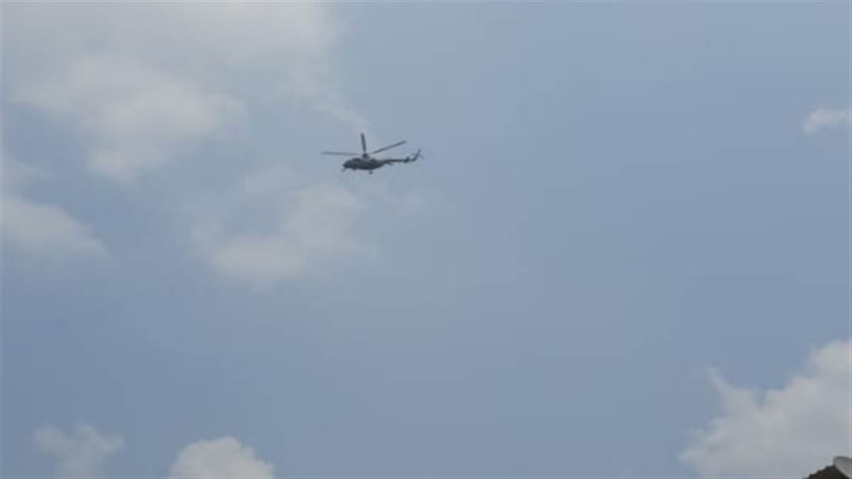 PM Modi Varanasi Visit हेलीकाप्टर ने वाराणसी के एयरपोर्ट से लेकर पुलिस लाइन तक चक्कर लगाया।