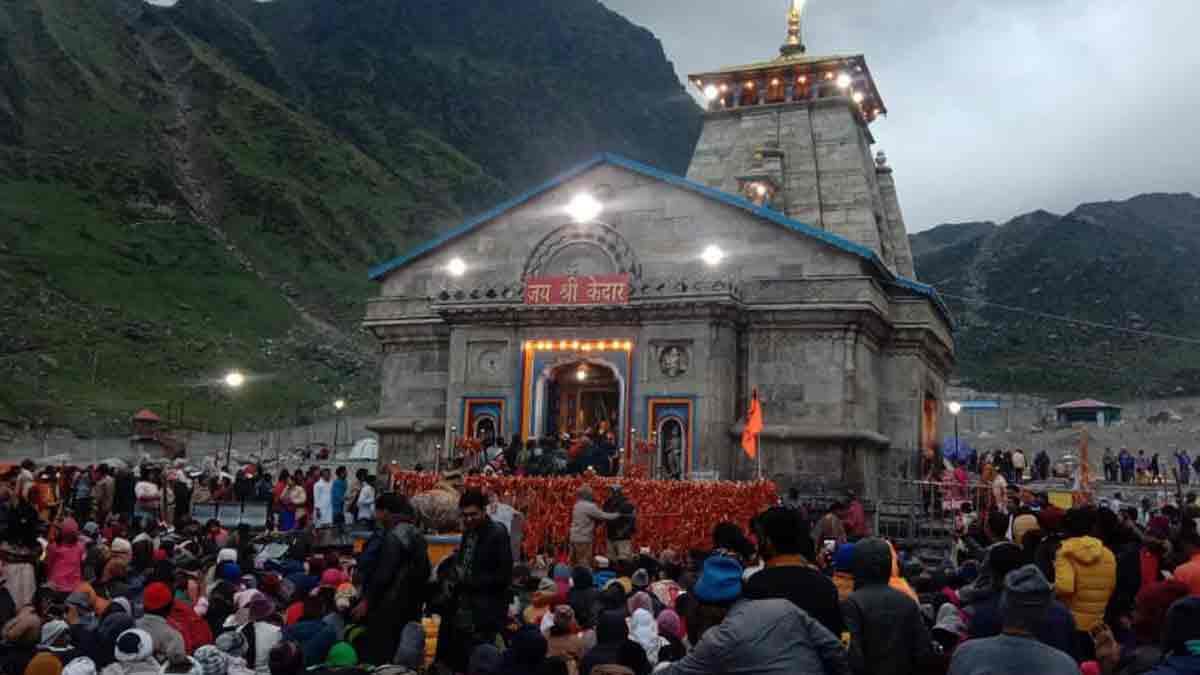 Kedarnath Yatra 2022: केदारनाथ मंदिर में मोबाइल और अन्य इलेक्ट्रोनिक सामान ले जाने पर रोक लगेगी।