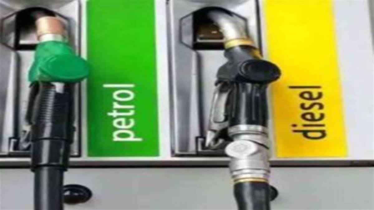 मंगलवार को सुबह आगरा में पेट्रोल 96.35 रुपये प्रति लीटर और डीजल 89.52 रुपये प्रति लीटर मिल रहा है।