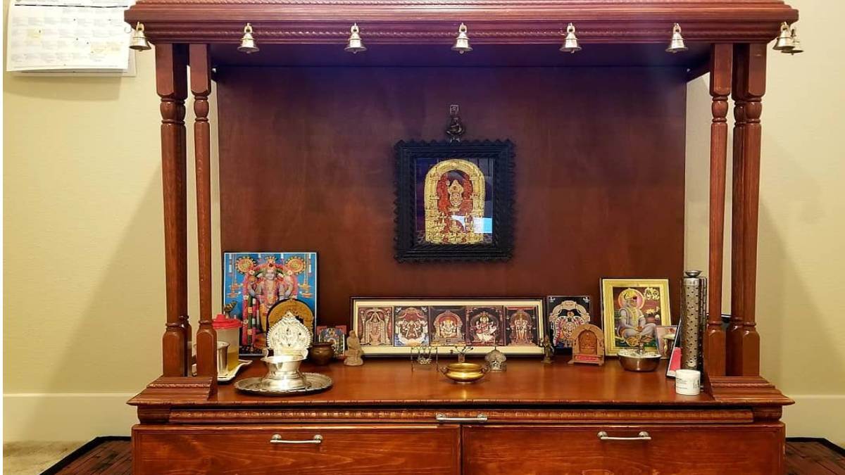 Vastu Tips: घर में पूजा घर बनाते समय जरूर ध्यान रखें ये 7 बातें