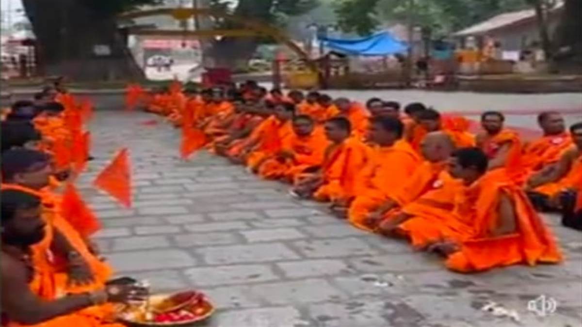 first time in kashmir mantras were recited on ved panchami 108 vedic scholars who came from visakhapatnam recited