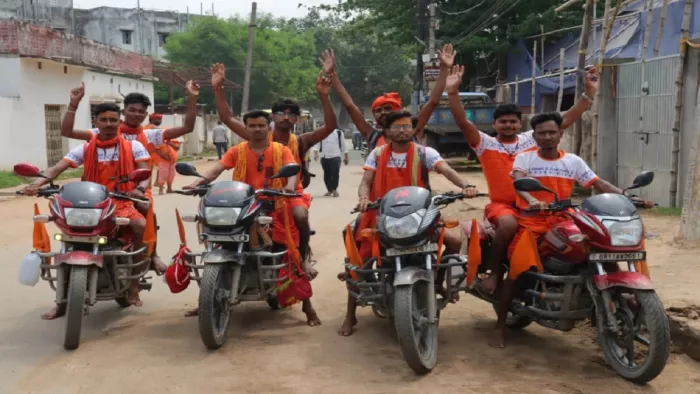 मोटरसाइकिल से बैद्यनाथ धाम पहुंचे पूर्णिया के बम l जागरण