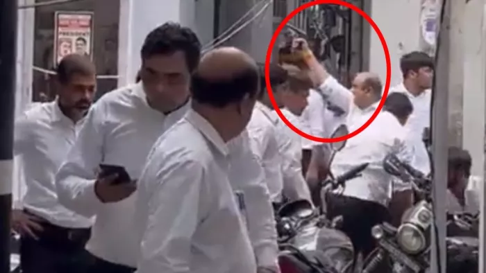 दिल्ली के तीस हजारी कोर्ट परिसर में फायरिंग, वकीलों के बीच बहस के बाद हुई वारदात