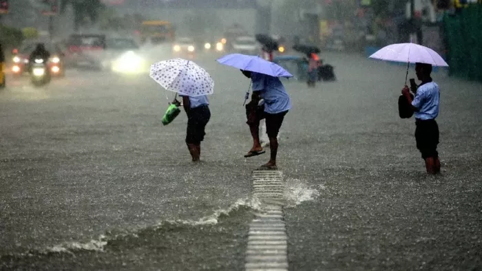 UP Weather Alert Update Today: यूपी में भारी बारिश की चेतावनी