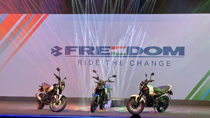 दुनिया की पहली CNG बाइक Bajaj Freedom 125 लॉन्च हुई।