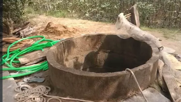 कुएं में लड़की निकालने पहुंचा था व्यक्ति, हुई मौत (फोटो- नई दुनिया)