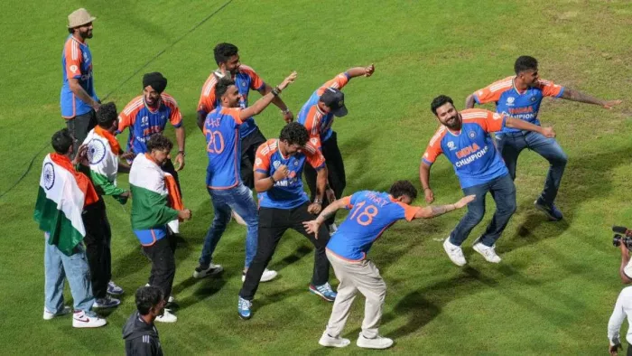 वानखेड़े में डांस करते भारतीय खिलाड़ी। फोटो- सोशल मीडिया