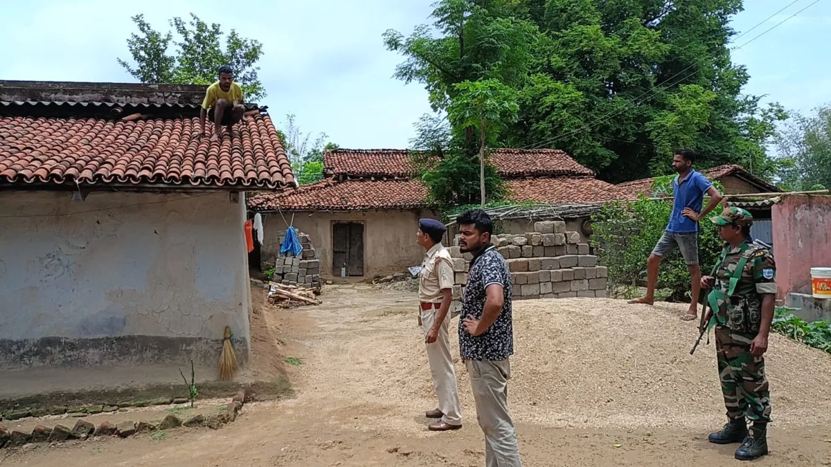 Jharkhand Crime News: घर जानें को लेकर पति-पत्नी में हुआ विवाद, कुदाल से किया हमला तो दुधमुंहे की मौत