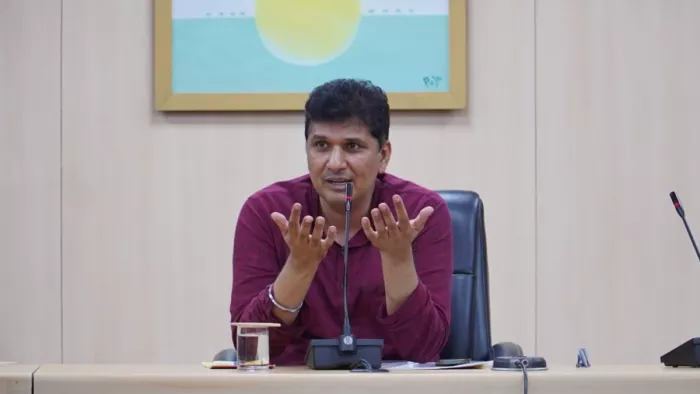 सौरभ भारद्वाज ने शुक्रवार को डेंगू से निपटने की तैयारियों को लेकर एक बैठक की अध्यक्षता की।