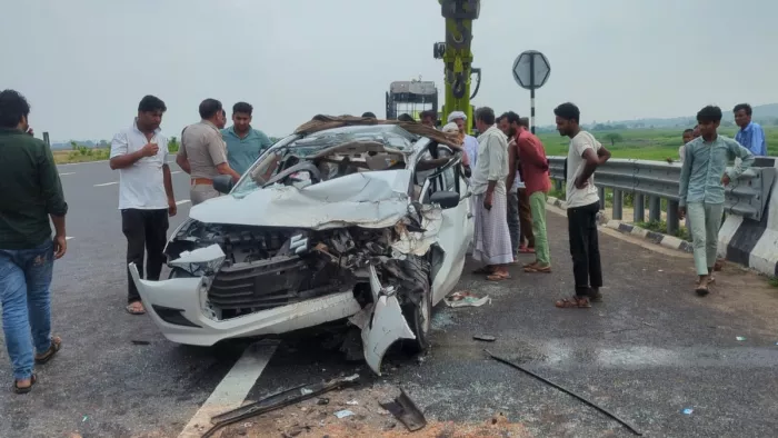 नूंह में भीषण सड़क हादसे में चार लोग घायल।