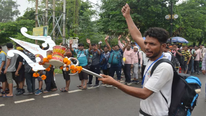 बाबा बर्फानी के दर्शनों के लिए जम्मू पहुंच रहे श्रद्धालुओं का उत्साह देखते ही बनता है।
