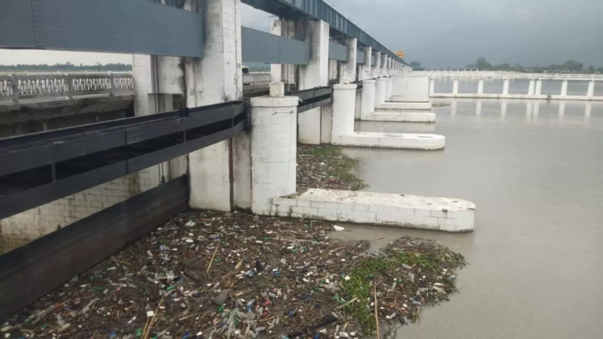 Bihar Flood: नेपाल में बारिश से गंडक नदी का जलस्तर बढ़ा, तटवर्ती इलाकों के लोग परेशान
