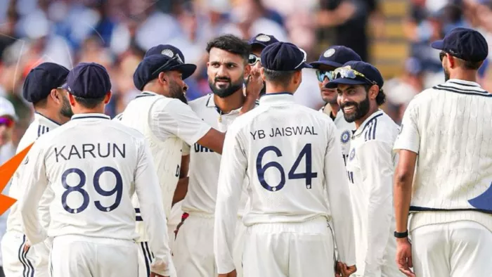 भारतीय क्रिकेट टीम ने इंग्लैंड पर कसा शिकंजा