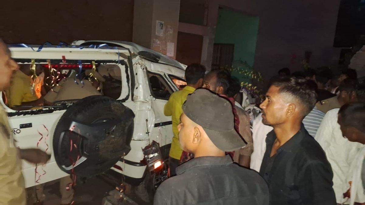 https://www.jagranimages.com/images/newimg/05072025/05_07_2025-sambhal_roa_accident_groom_23975885.jpg