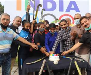 टोक्यो ओलिंपिक में पुरुष भारतीय हाकी टीम के कांस्य पदक जीतने पर देहरादून में सुबह से ही मनने लगा जश्न।