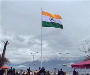 घुसपैठ करने के लिए तारबंदी के पास आने वालों को अब मार गिराया जाता है।